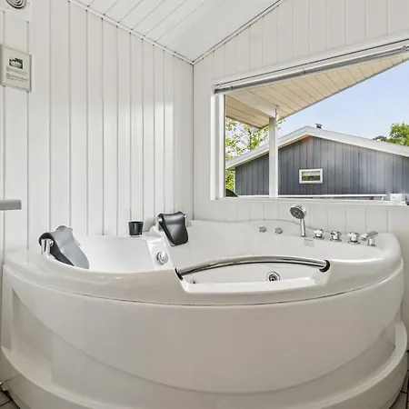 Liska - 60m From The Sea By Interhome * Neksø